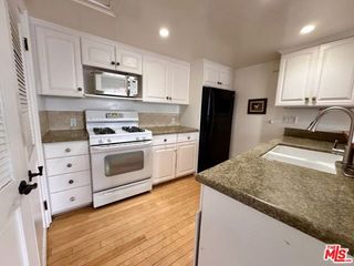 7025 Glade Avenue 5, Canoga Park (los Angeles), CA 91303