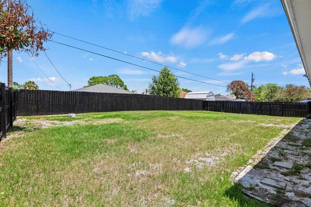 1049 SW Paar Drive, Port St. Lucie, FL 34953