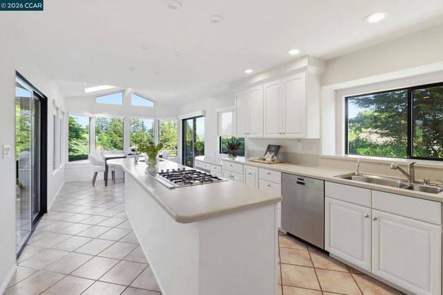 285 Claudia Ct, Moraga, CA 94556