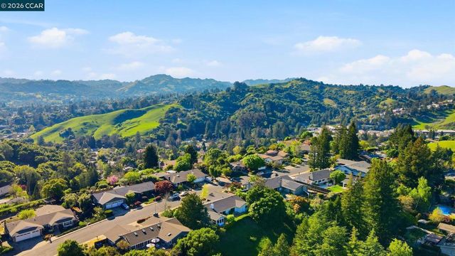 285 Claudia Ct, Moraga, CA 94556