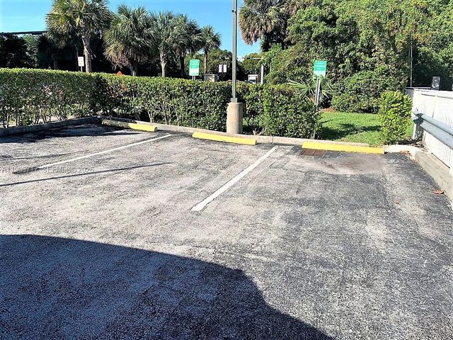 3375 N Country Club Dr, Slip 2, Aventura, FL 33180
