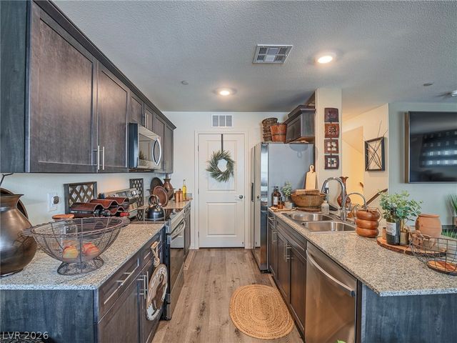 7002 Midnight Bronze Street, North Las Vegas, NV 89086
