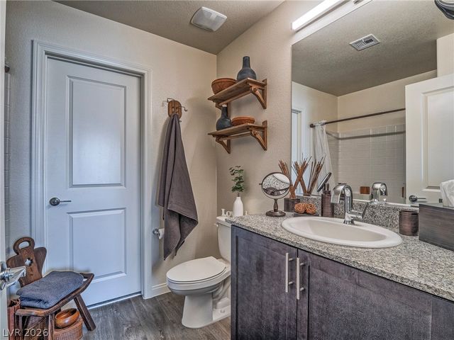 7002 Midnight Bronze Street, North Las Vegas, NV 89086