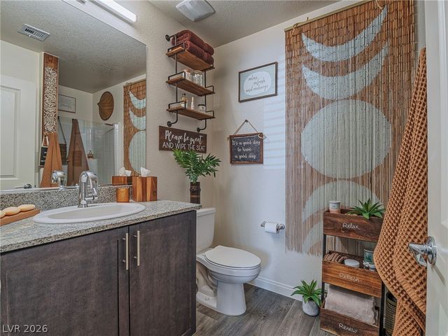 7002 Midnight Bronze Street, North Las Vegas, NV 89086