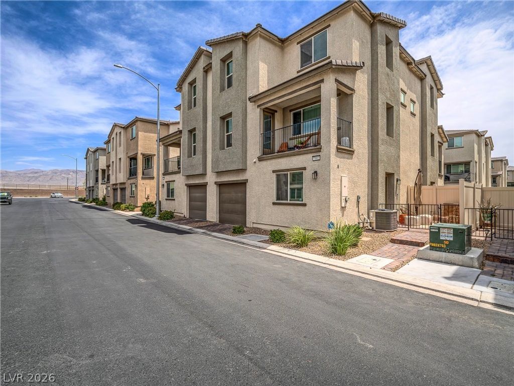 7002 Midnight Bronze Street, North Las Vegas, NV 89086