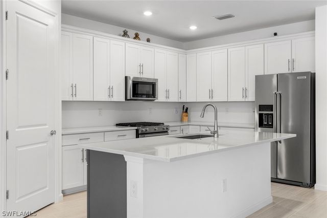 1854 Amador CT, Naples, FL 34120