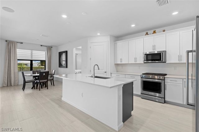 1854 Amador CT, Naples, FL 34120