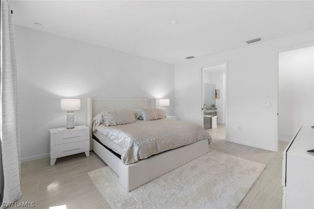 1854 Amador CT, Naples, FL 34120