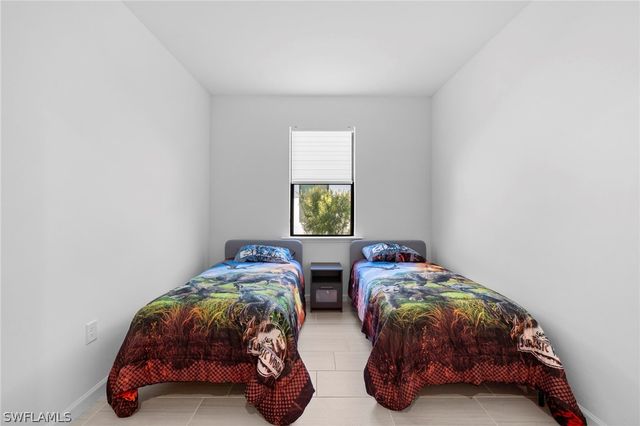 1854 Amador CT, Naples, FL 34120