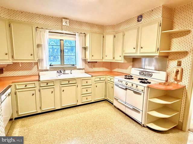 1418 MONROE AVE, Reading, PA 19610