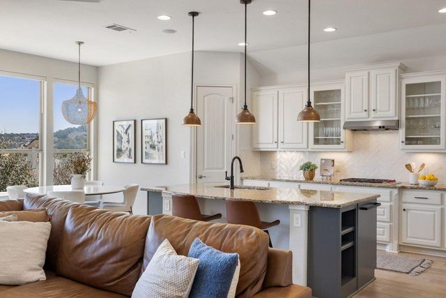 405 Baldovino SKWY, Lakeway, TX 78738