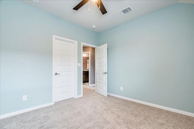 610 Stonewood LN, Buda, TX 78610