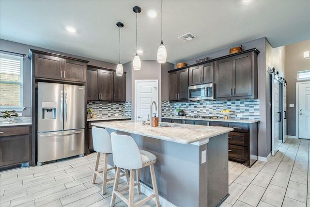 610 Stonewood LN, Buda, TX 78610