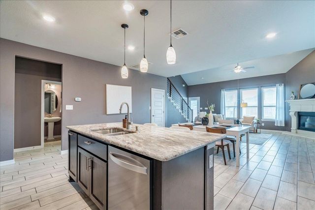 610 Stonewood LN, Buda, TX 78610