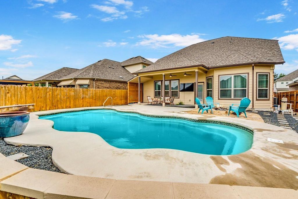 610 Stonewood LN, Buda, TX 78610