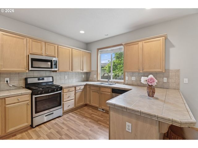 6628 Se REEDWAY St, Portland, OR 97206