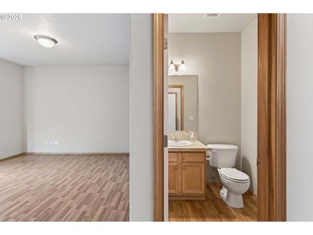 6628 Se REEDWAY St, Portland, OR 97206