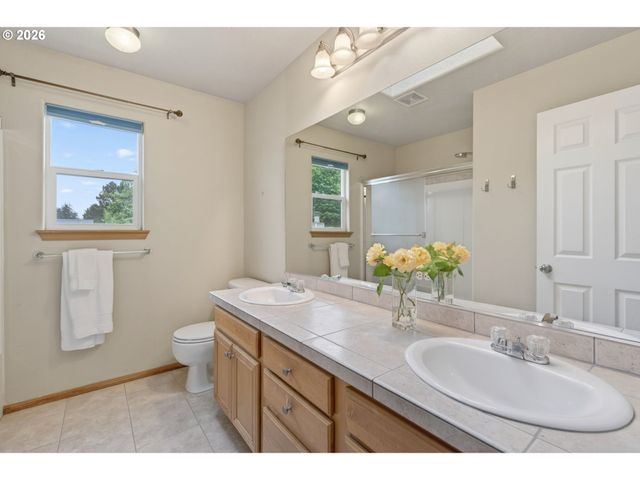 6628 Se REEDWAY St, Portland, OR 97206