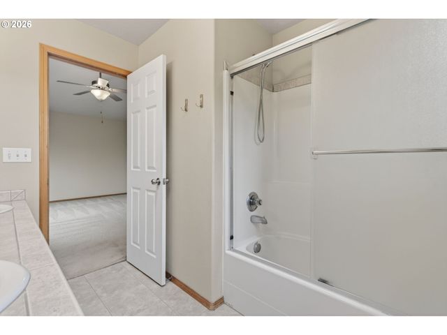 6628 Se REEDWAY St, Portland, OR 97206