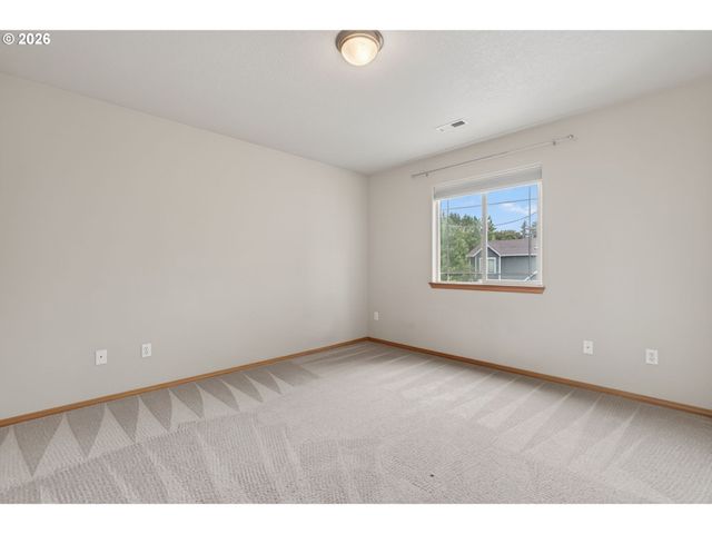 6628 Se REEDWAY St, Portland, OR 97206