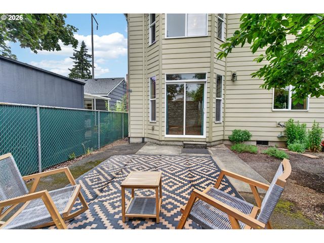 6628 Se REEDWAY St, Portland, OR 97206