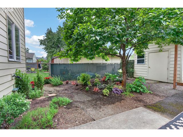6628 Se REEDWAY St, Portland, OR 97206