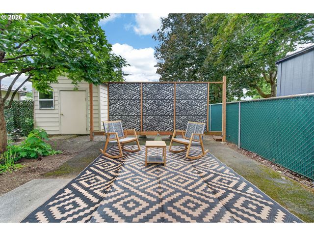 6628 Se REEDWAY St, Portland, OR 97206