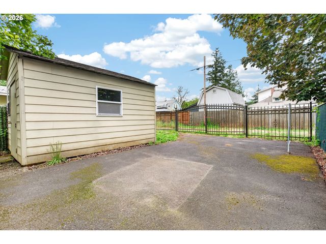 6628 Se REEDWAY St, Portland, OR 97206