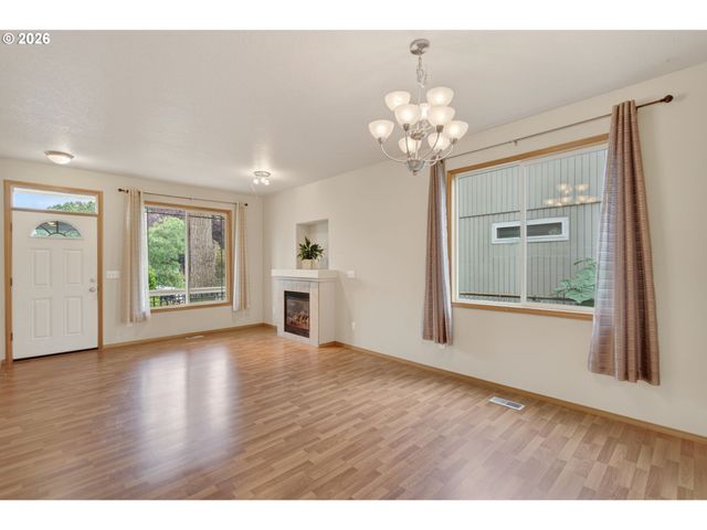 6628 Se REEDWAY St, Portland, OR 97206