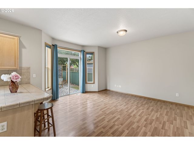 6628 Se REEDWAY St, Portland, OR 97206