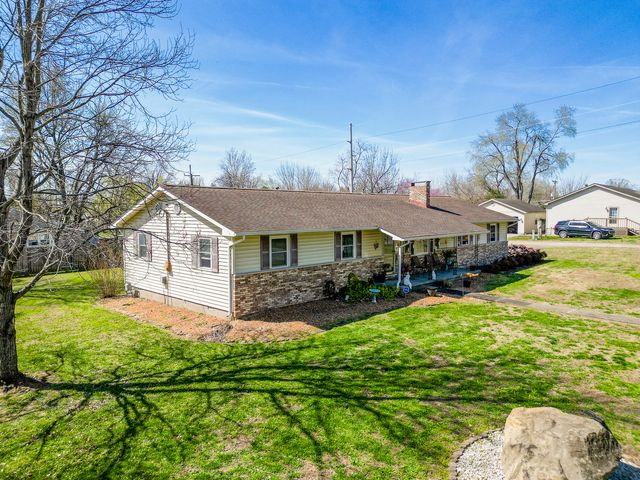 607 E 15th Street, Johnston City, IL 62951