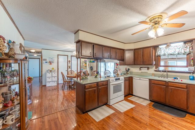 607 E 15th Street, Johnston City, IL 62951