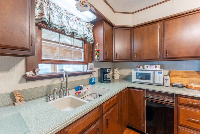 607 E 15th Street, Johnston City, IL 62951