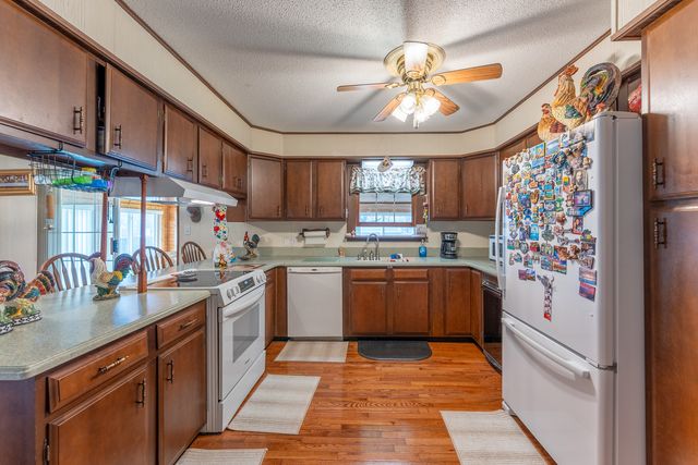 607 E 15th Street, Johnston City, IL 62951