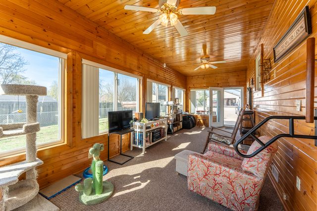 607 E 15th Street, Johnston City, IL 62951