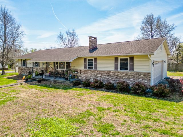 607 E 15th Street, Johnston City, IL 62951