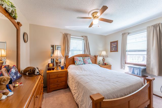 607 E 15th Street, Johnston City, IL 62951