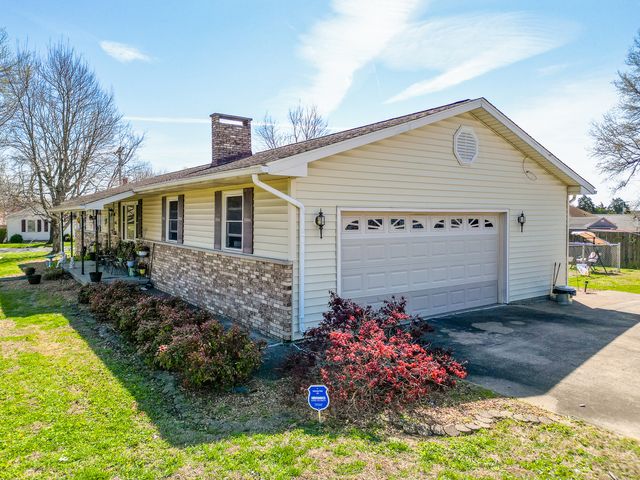 607 E 15th Street, Johnston City, IL 62951