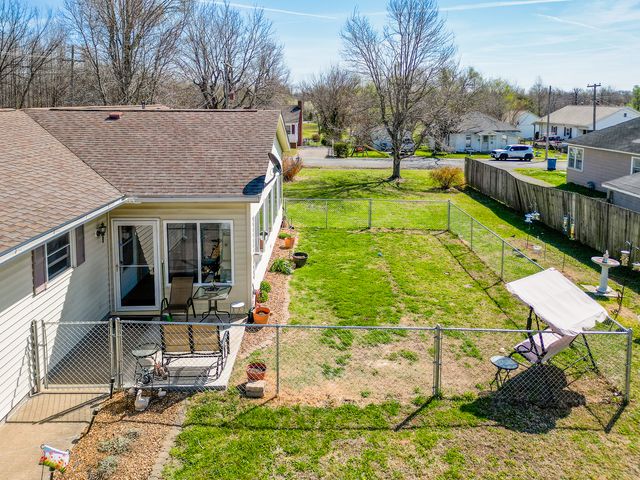607 E 15th Street, Johnston City, IL 62951