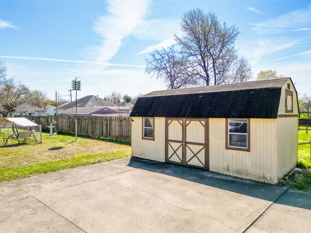 607 E 15th Street, Johnston City, IL 62951