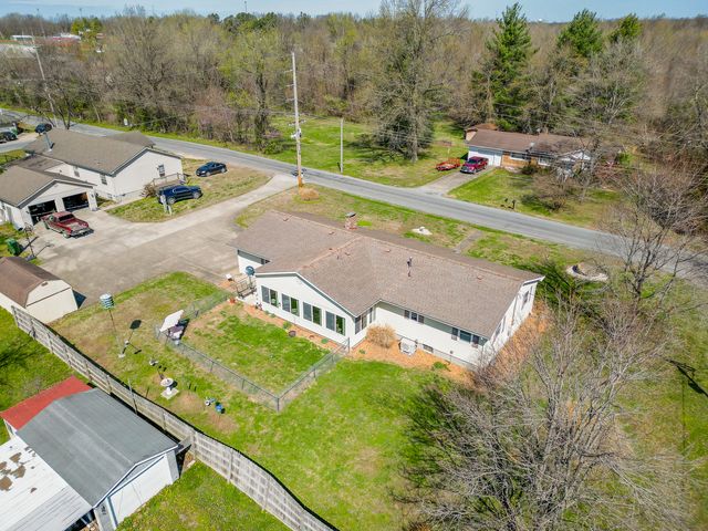 607 E 15th Street, Johnston City, IL 62951