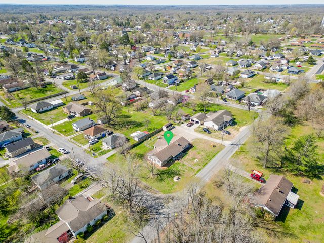 607 E 15th Street, Johnston City, IL 62951