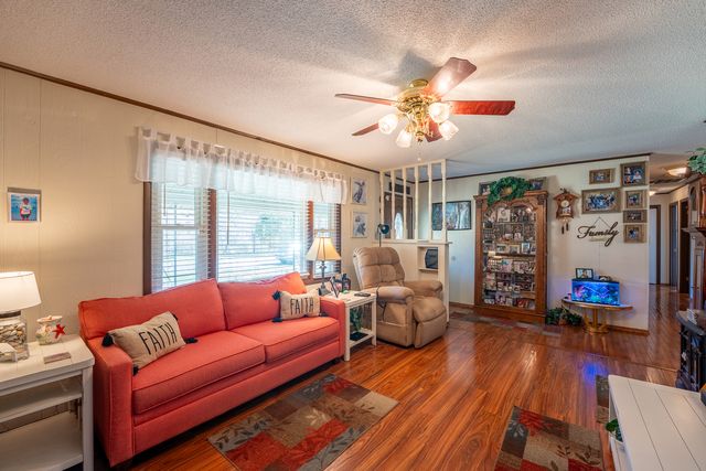 607 E 15th Street, Johnston City, IL 62951