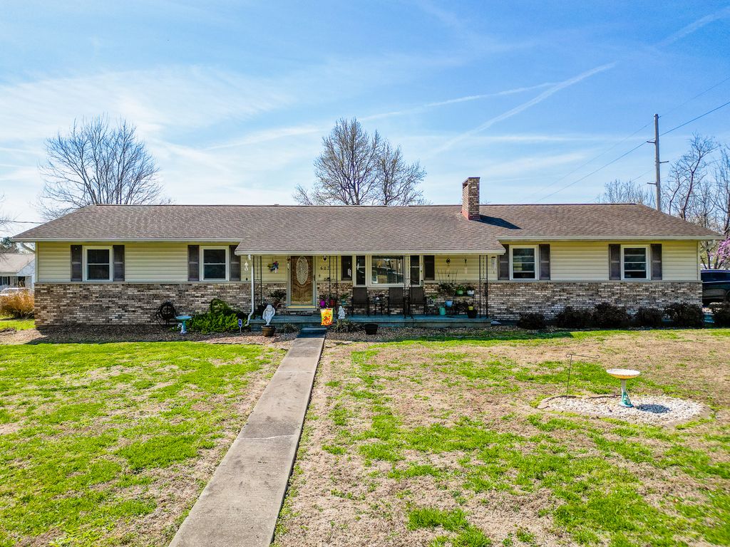 607 E 15th Street, Johnston City, IL 62951