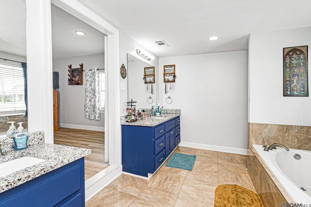 43271 Bayou Narcisse, Gonzales, LA 70737