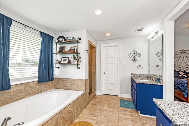 43271 Bayou Narcisse, Gonzales, LA 70737