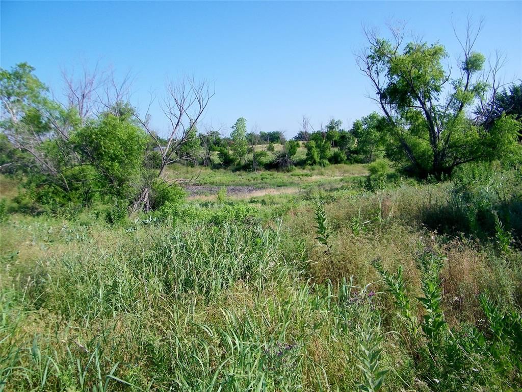 Image 4 of property listing at County Street 2700, Cyril, OK 73029