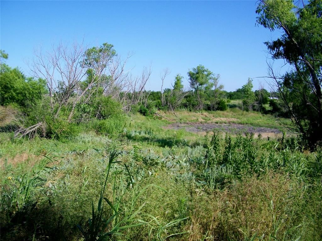 Image 5 of property listing at County Street 2700, Cyril, OK 73029