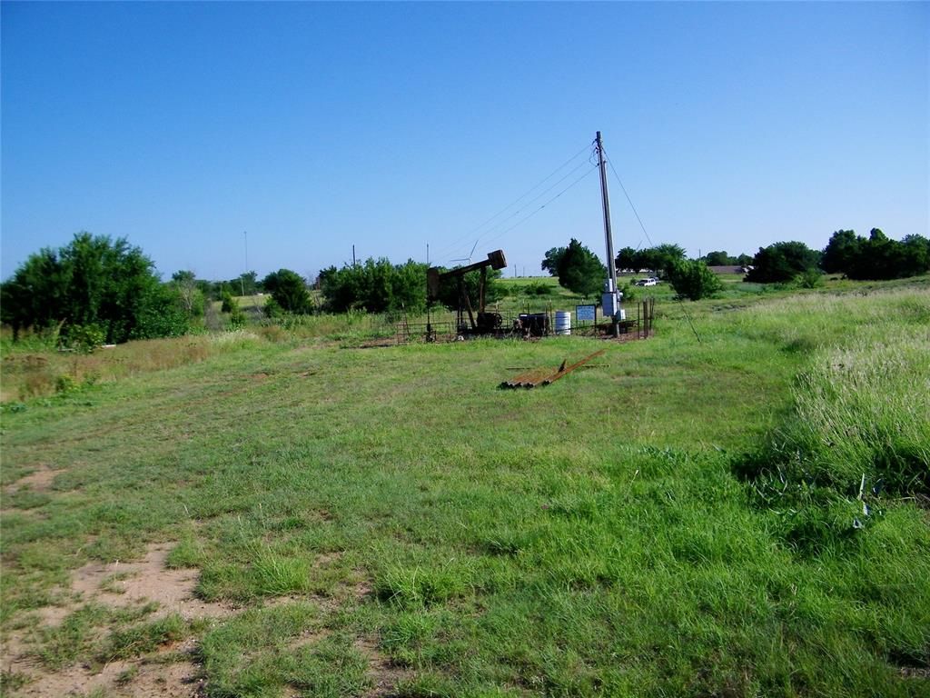 Image 6 of property listing at County Street 2700, Cyril, OK 73029