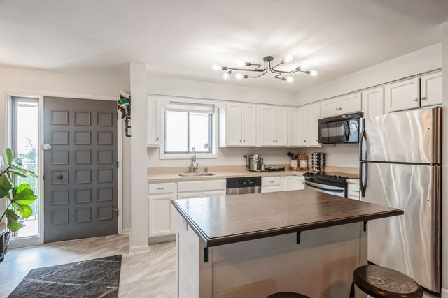 6221 N Niagara Avenue 507, Chicago, IL 60631